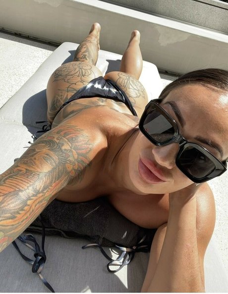 Hayley Vernon sex model image