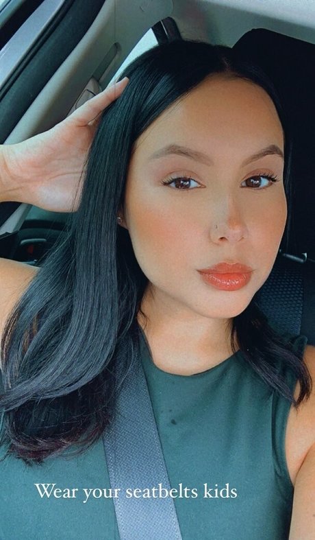 Alejandramariaxo nudes model picture