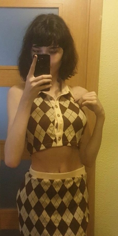 Niki Zmf art model pic