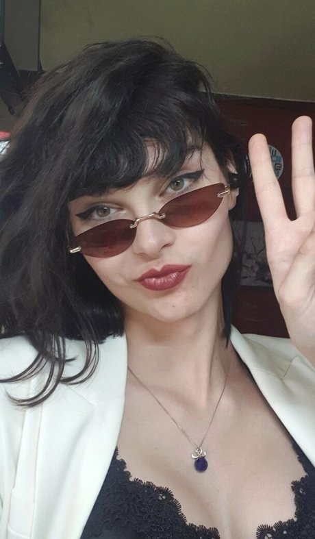 Niki Zmf beautiful model picture