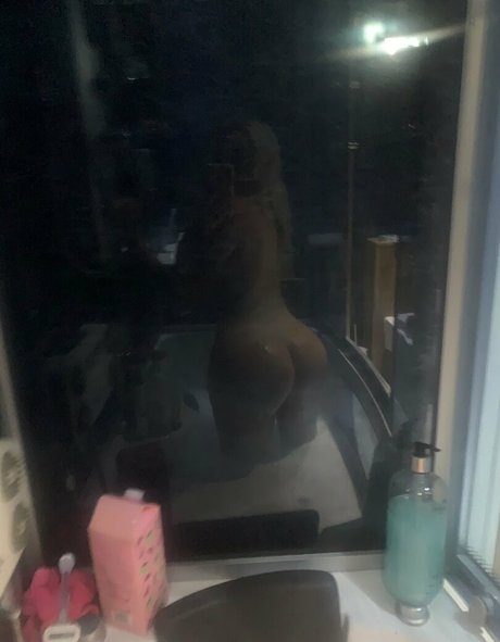 Hannah Shacklock pornstar free photo