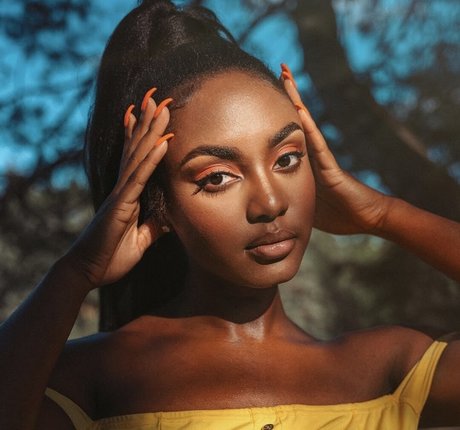 Kenicherie nude model image