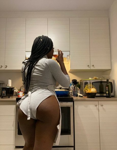 Kenicherie star sexy pic