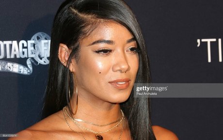 Mila J pretty pornstar pics