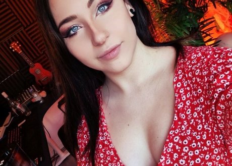 Shakaam perfect actress img