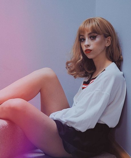 iamleadley naked model image