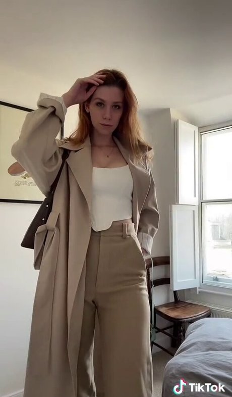 Seen Ellbats pornstar hot pics