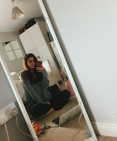 Seen Ellbats pretty actress pics