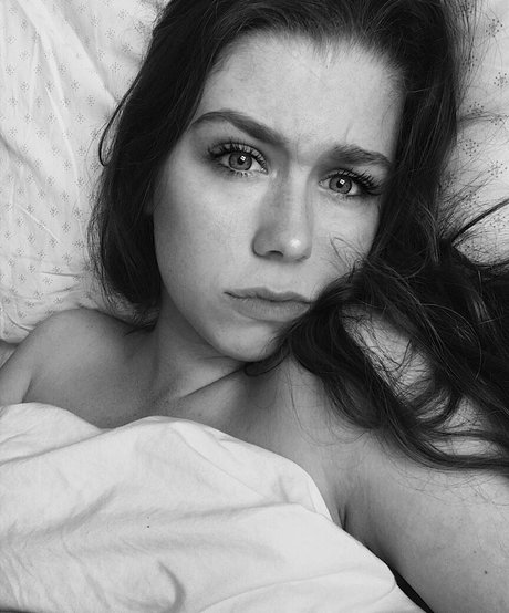 Seen Ellbats high quality pornstar images