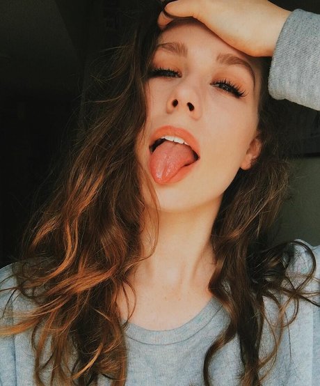 Seen Ellbats free actress pics