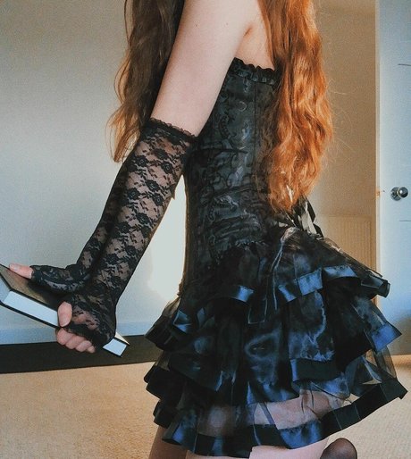 Seen Ellbats nude model photos