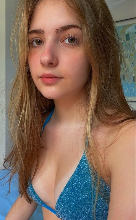 Camila Moroz model naked img