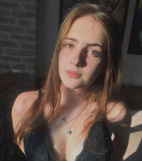 Camila Moroz model art pic