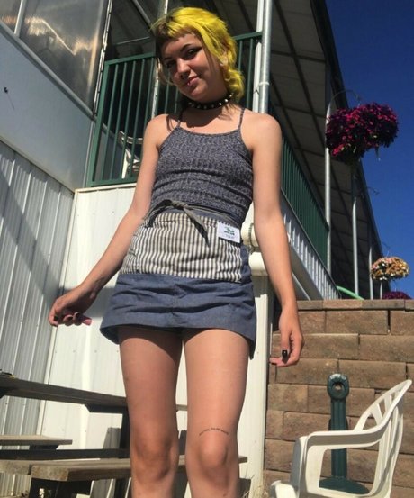 Ch0ke Cherry model naked pic