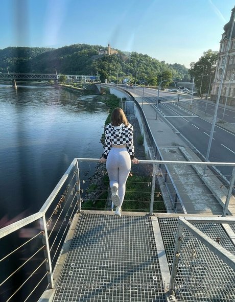 queen burianova nude model img