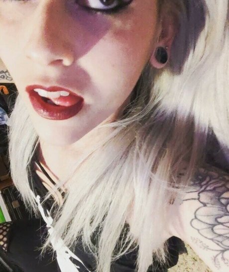 sleepy river model adult picture