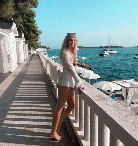 Britnyellen exclusive model photo