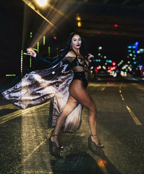 Reign Chaos pretty actress image