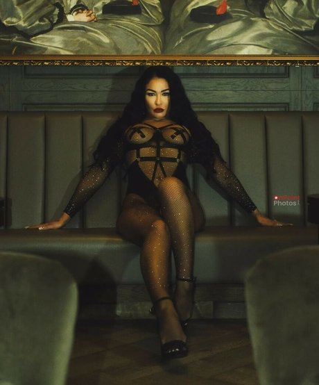 Reign Chaos model naked photo