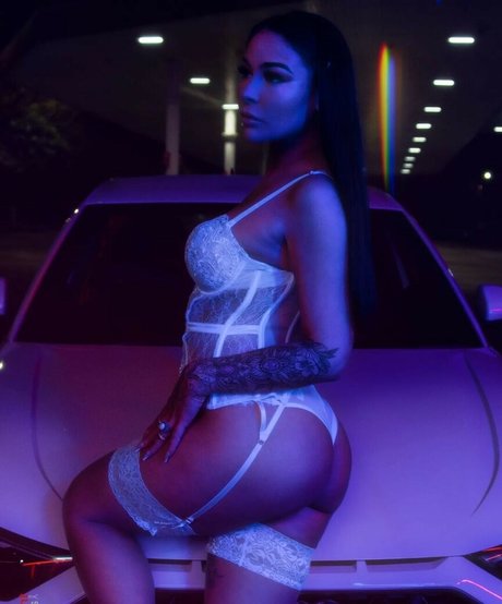 Reign Chaos star nude picture