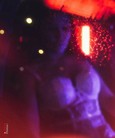 Reign Chaos erotic actress photos