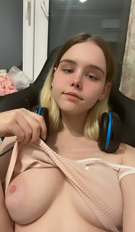 peachysindy nude model image