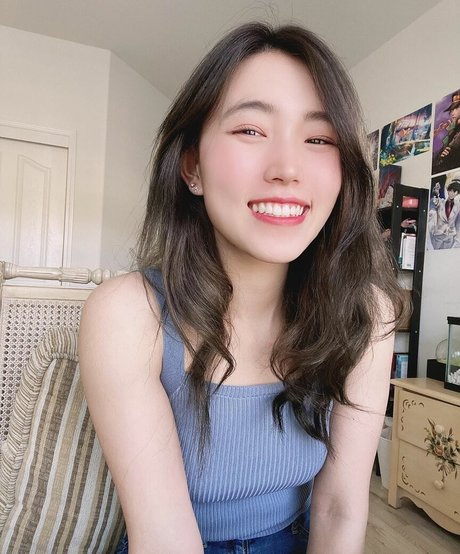 Yoojin model naked photos