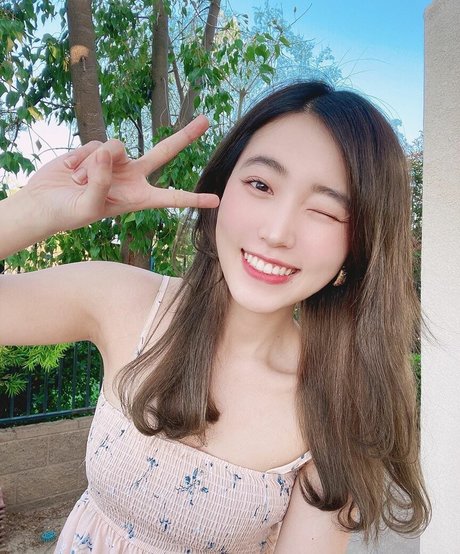 Yoojin exclusive star photo