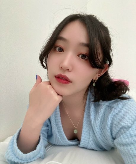 Yoojin model beautiful pictures