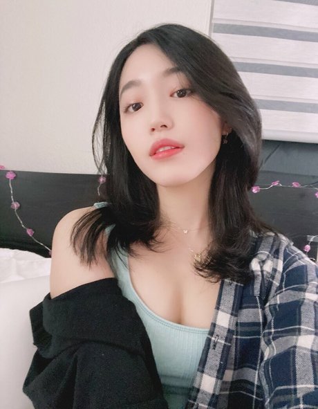 Yoojin pornstar nude img