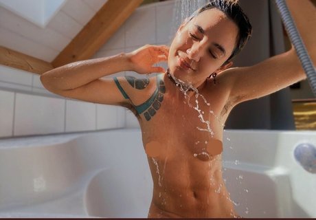 noko doko model beautiful gallery