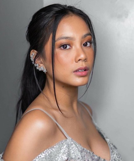 Ylona Garcia art star pics