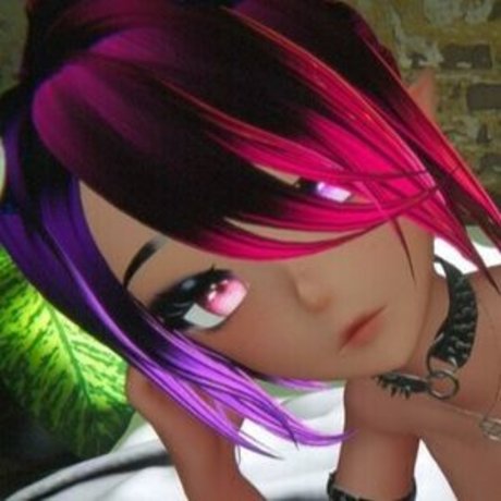 Beeewitch model sex photo