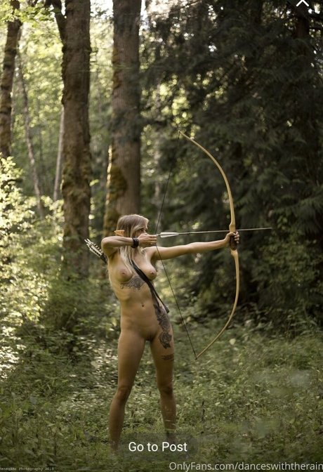 DancesWithTheRain model nude image