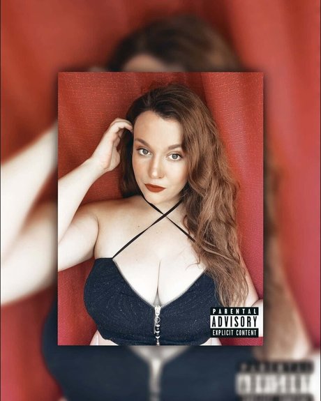 Carmen Curvy model adult photos