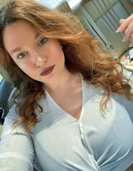 Carmen Curvy nice model picture