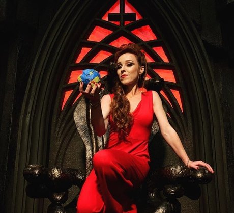 Ruth Connell sex star gallery