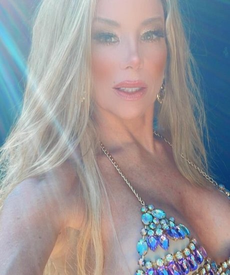 Danielle Winits pretty actress images