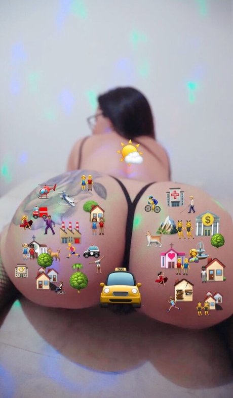 Kau Martini naked model pic