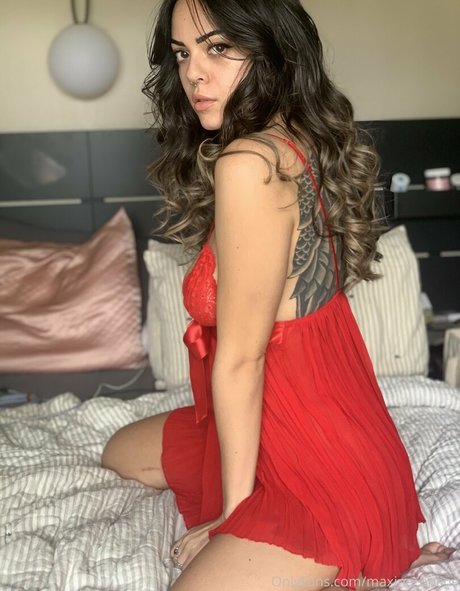 Maxine Online best actress pic