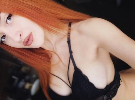 Annie foxx xxx model photo