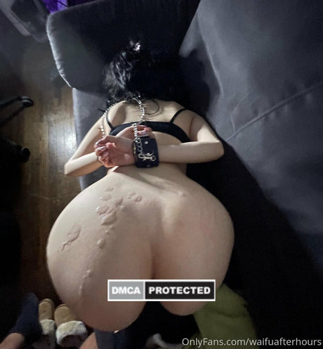 azulaasky model hot image