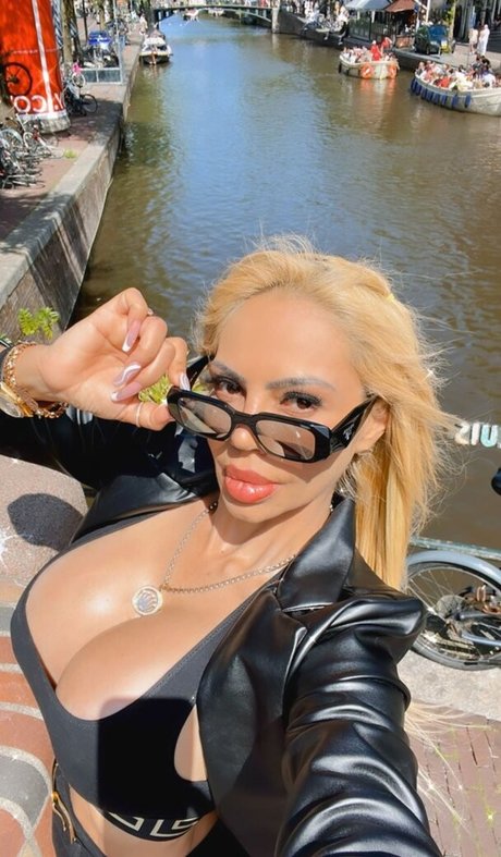 Alexa Mena naked actress gallery