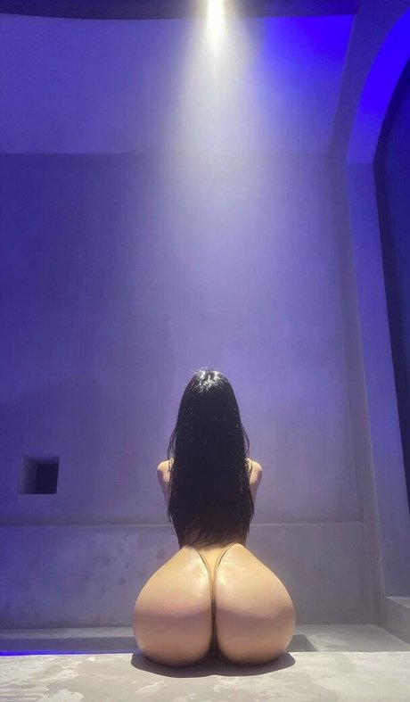 QianniuTT adult actress photo