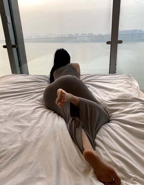 QianniuTT naked star image