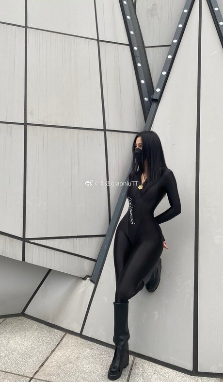 QianniuTT star erotic picture