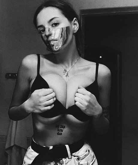 Ritaflores69 pornographic model picture