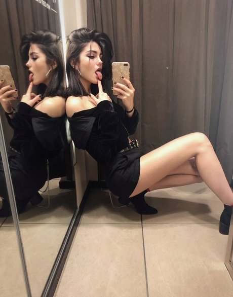 Ghostfl0wer naked model photo