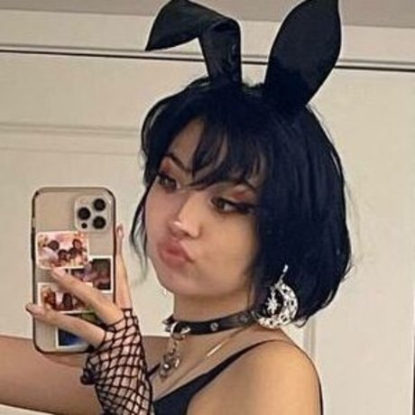 Awkwardlevi model exclusive pics