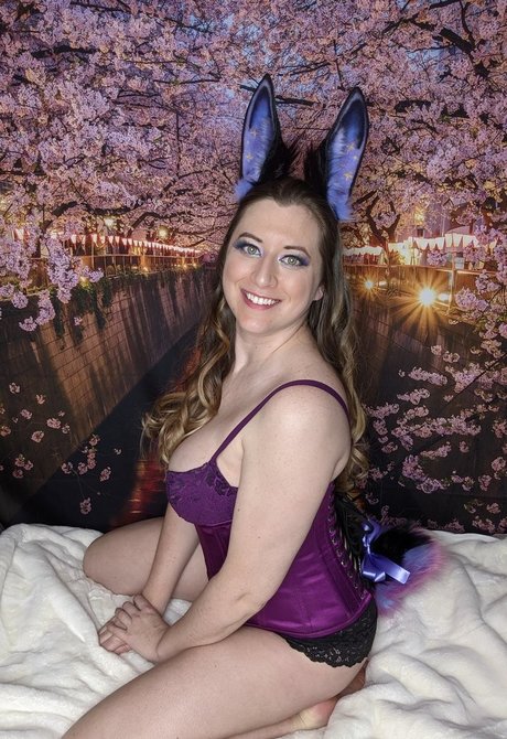 Lady Kitsune model hot pictures